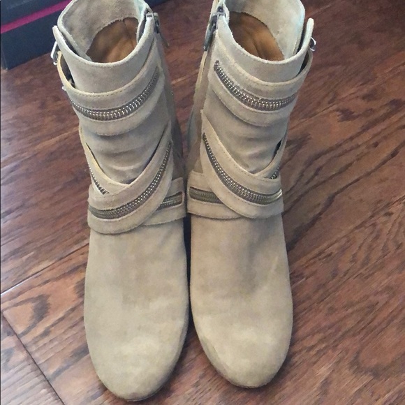 Vince Camuto suede booties - Picture 2 of 2